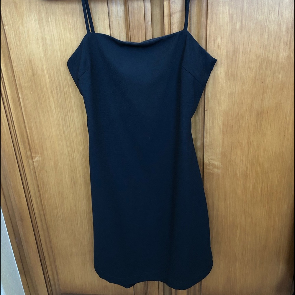 Lulu’s black mini dress